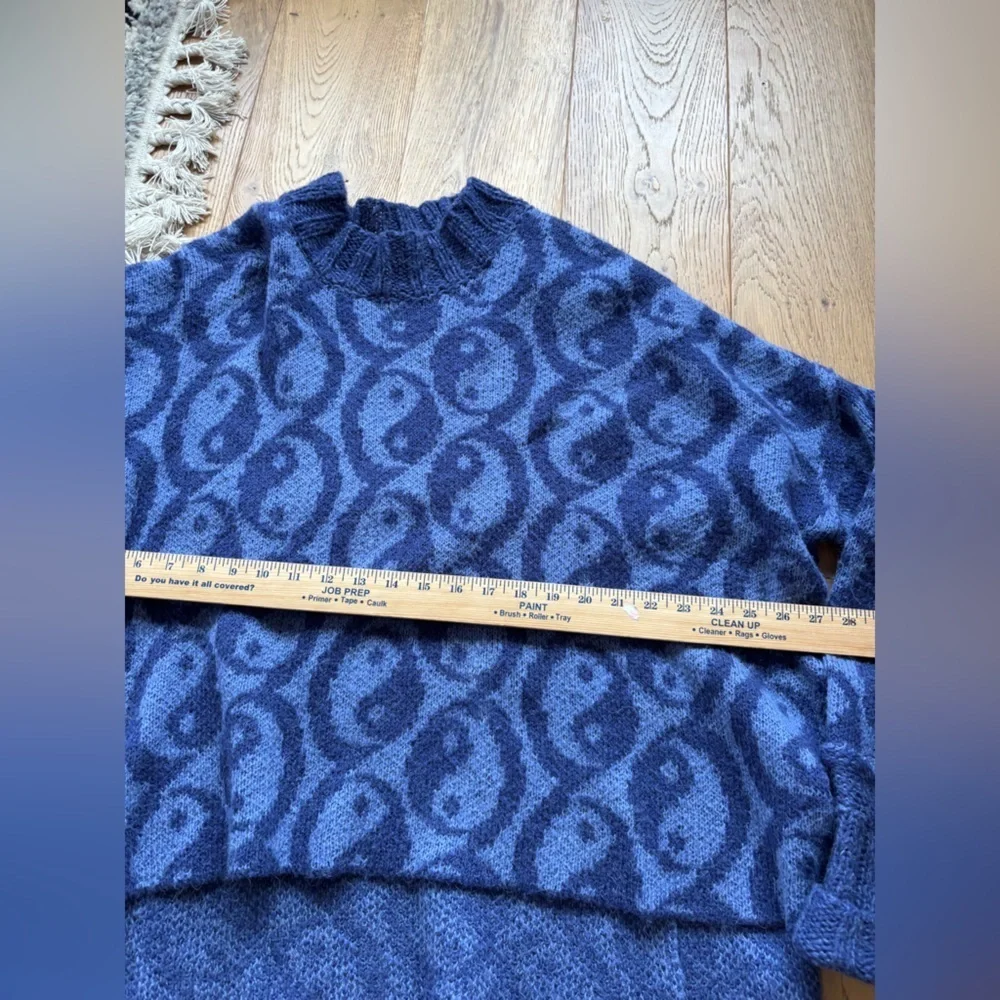 Free people ying yang crew neck sweater small